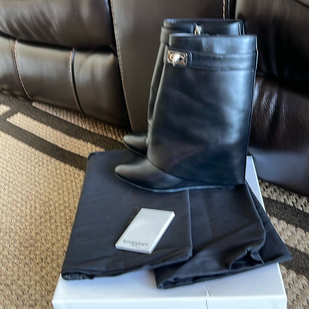 GIVENCHY shark lock black boots 9